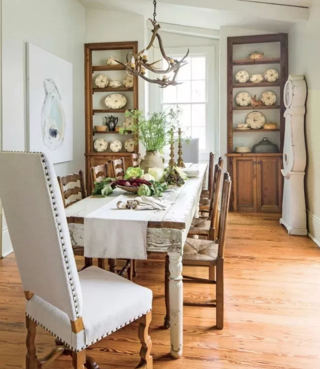 An interior designer shares things she always makes sure she has in her home Image